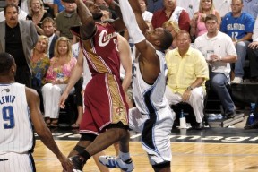 PG游戏-关于詹姆斯在法国队比赛中惊险取胜，关键助攻引发热议！的信息